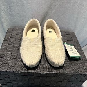 TOMS alpagatas cream size 9